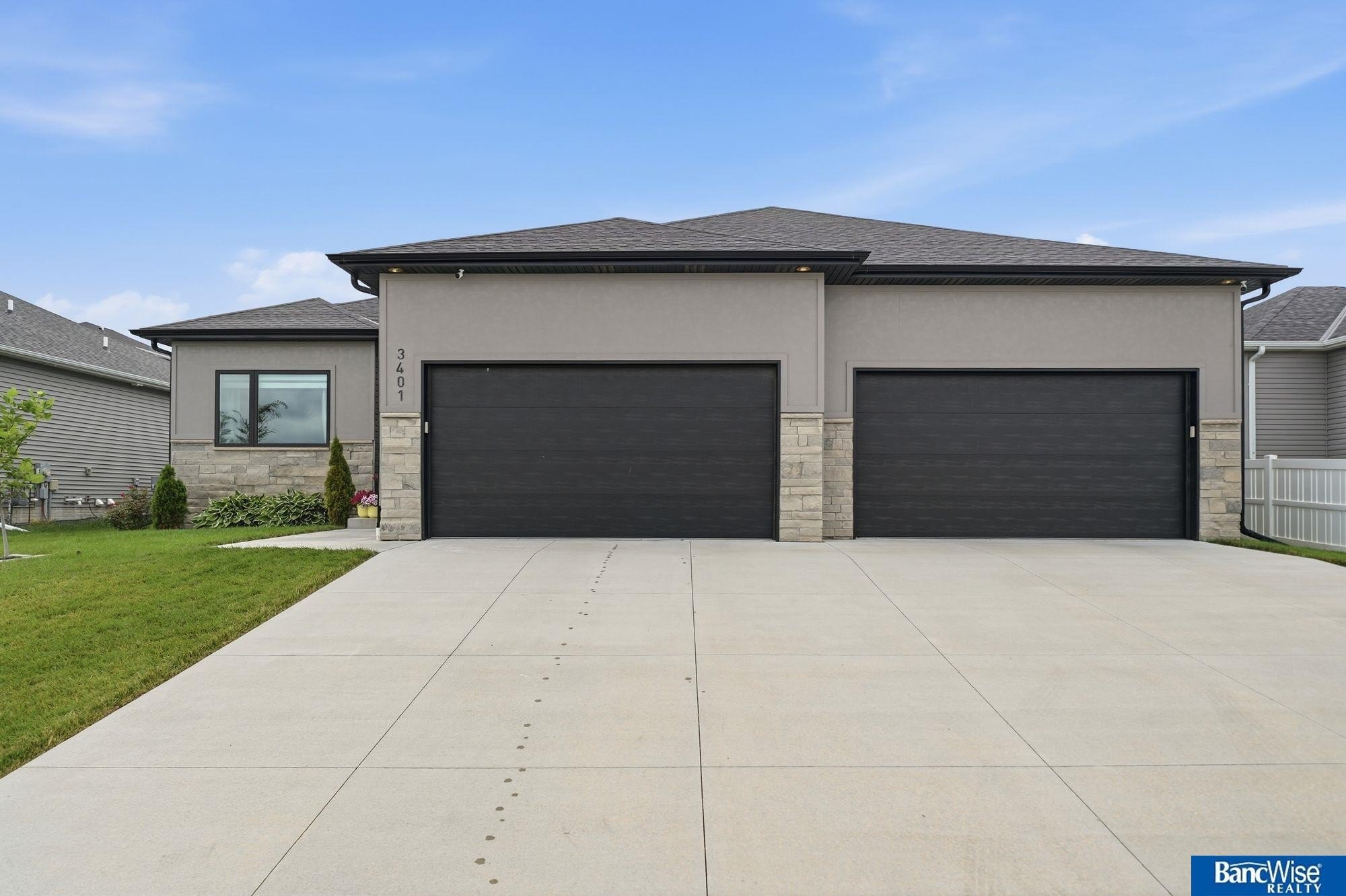 Single Family 4BR 3BA - 3401 Desperado Drive, Lincoln, NE
