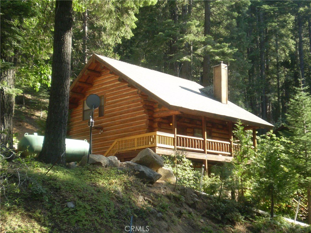 Single Family 3BR 2BA - 7426 Henness Ridge Road, Yosemite, CA