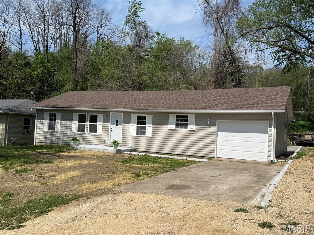 Single Family 3BR 2BA - 407 Howard Street, Clarksville, MO