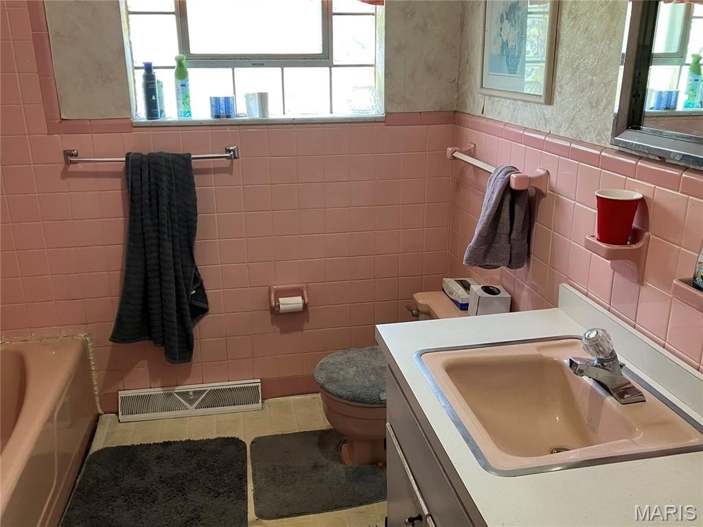 Single Family 3BR 1BA - 2598 Waterman Avenue, Granite City, IL