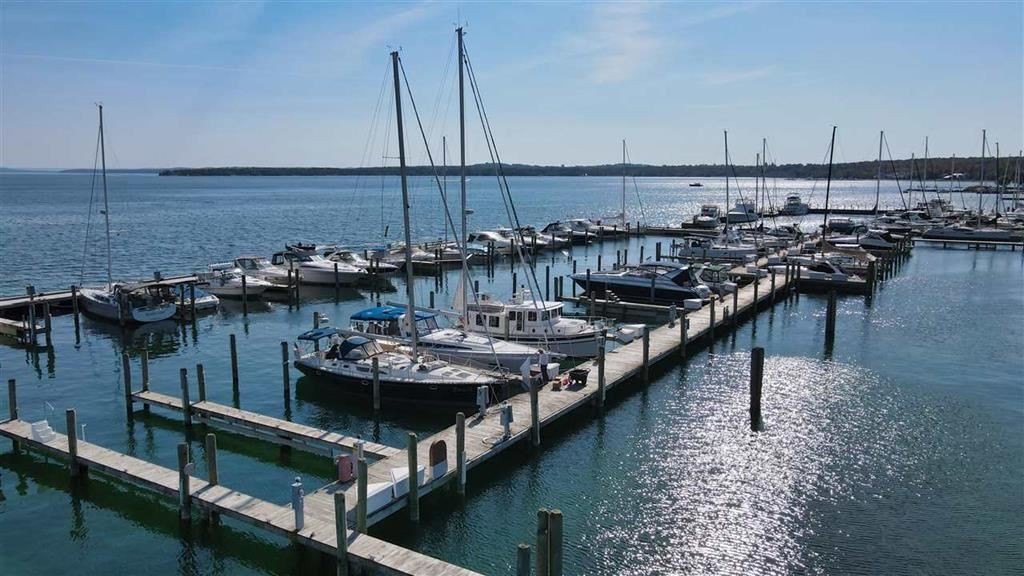 Single Family - 202 Ferry Ave, Charlevoix, MI