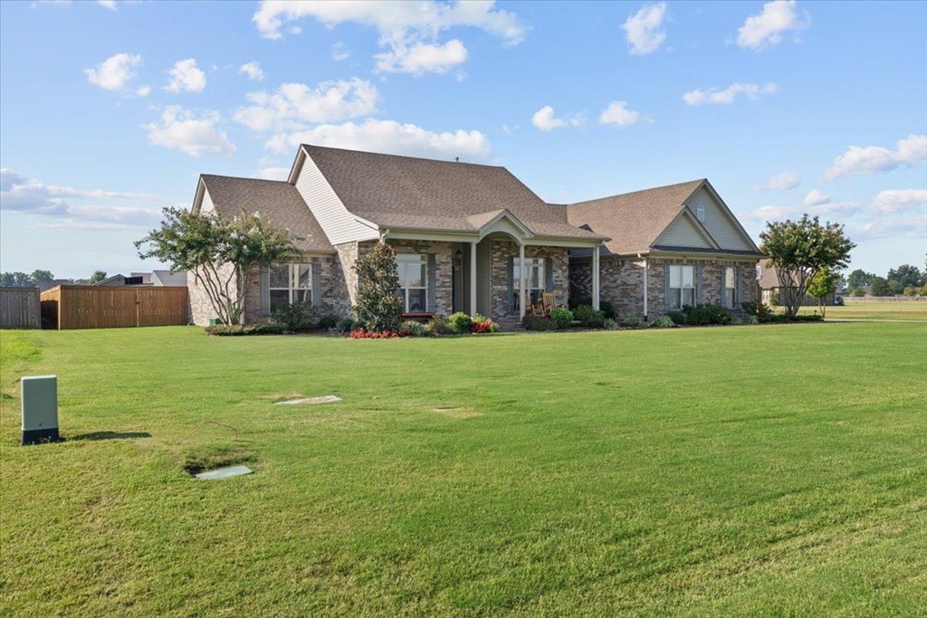 Single Family 4BR 3BA - 190 JAMESON COVE, Marion, AR