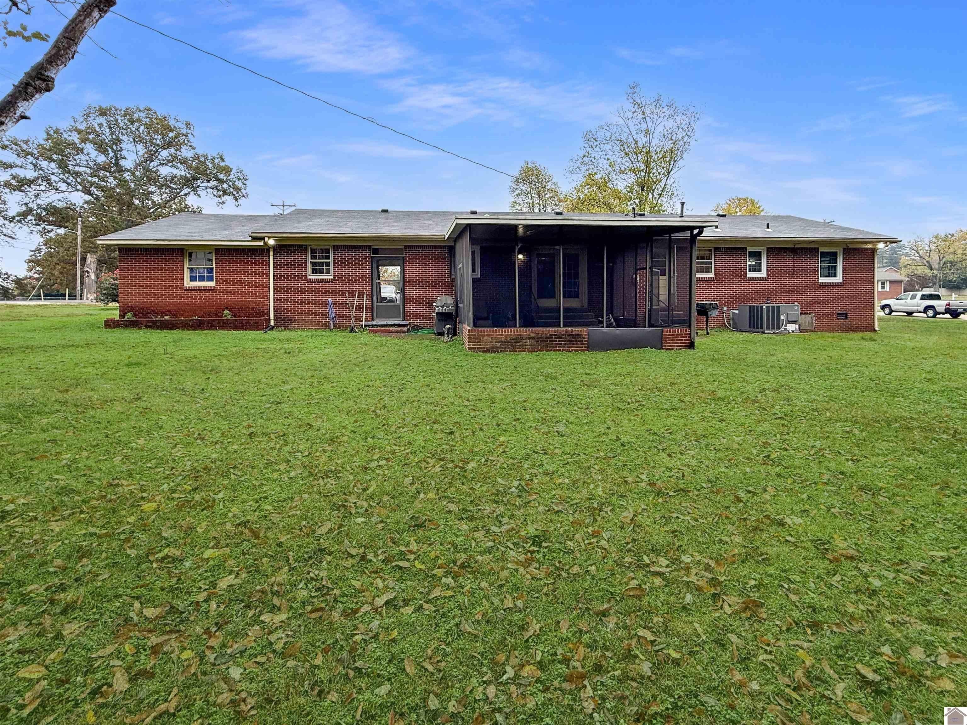 Single Family 3BR 2BA - 1102 Dogwood Ln, Fulton, KY