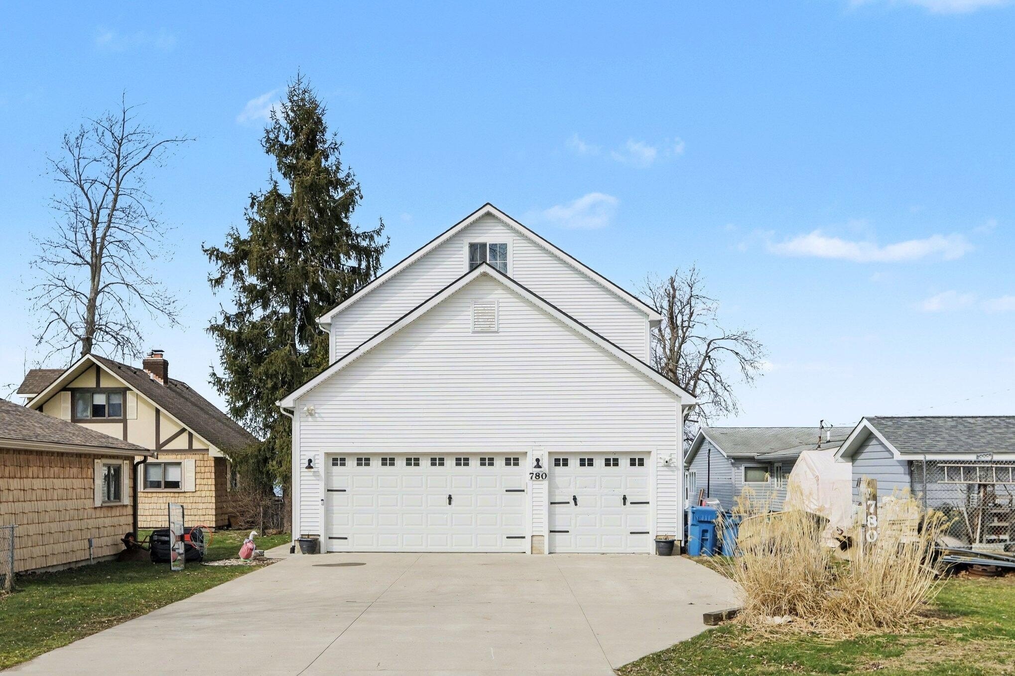 Single Family 7BR 5BA - 780 Beach Drive, Brooklyn, MI