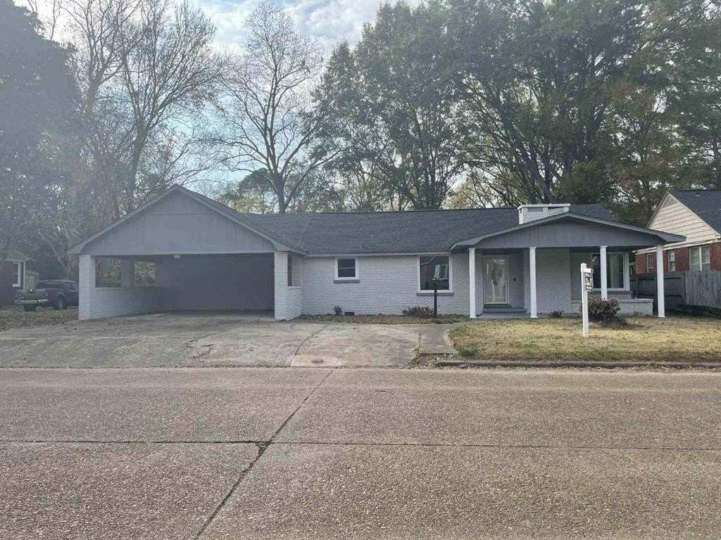 Single Family 4BR 2BA - 959 S Line, Grenada, MS