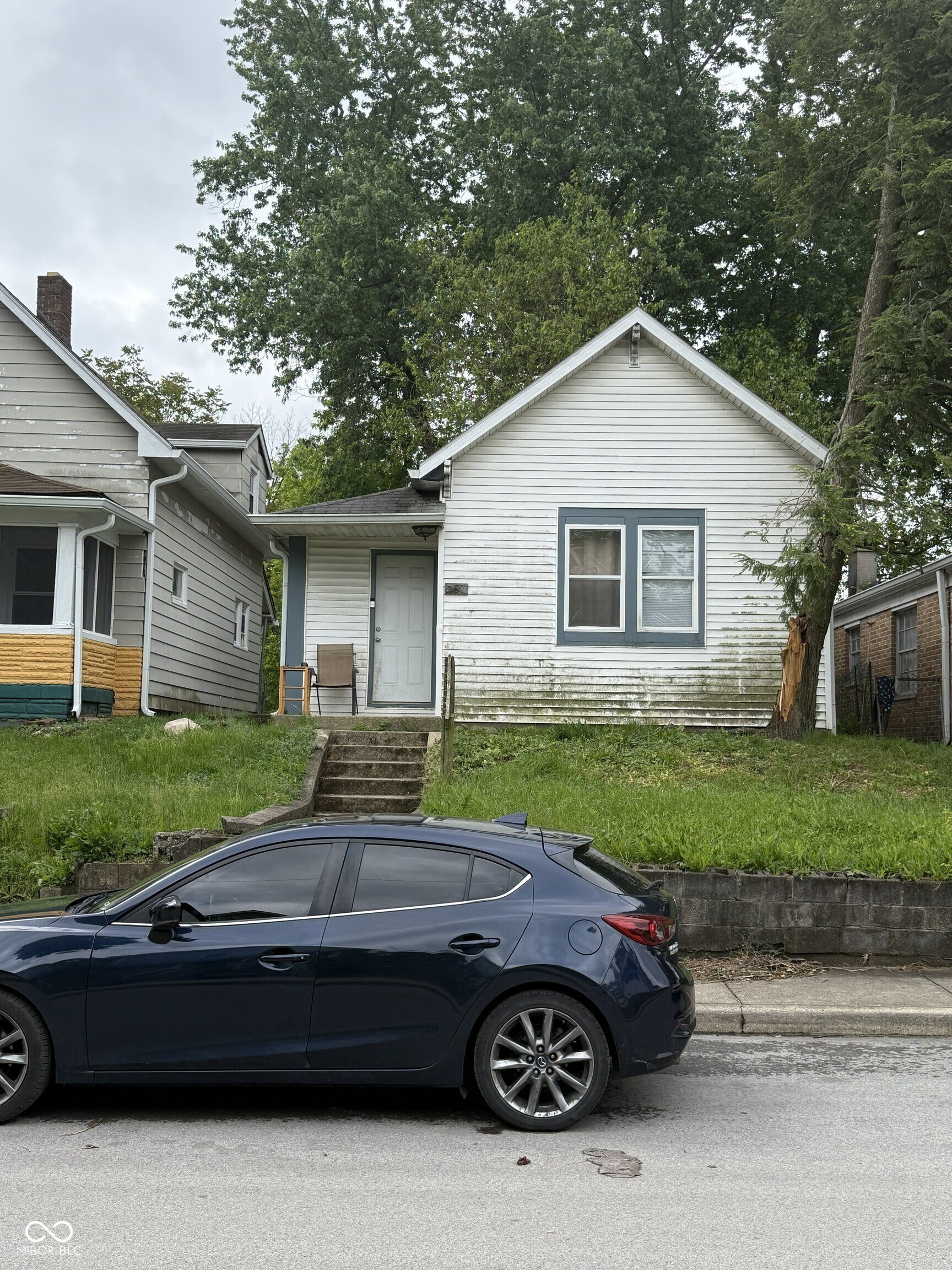 857 W 25th St  