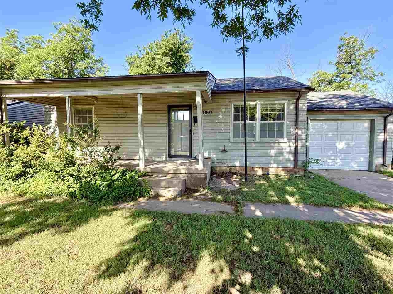 Single Family 2BR 1BA - 1001 S 13th St., Frederick, OK
