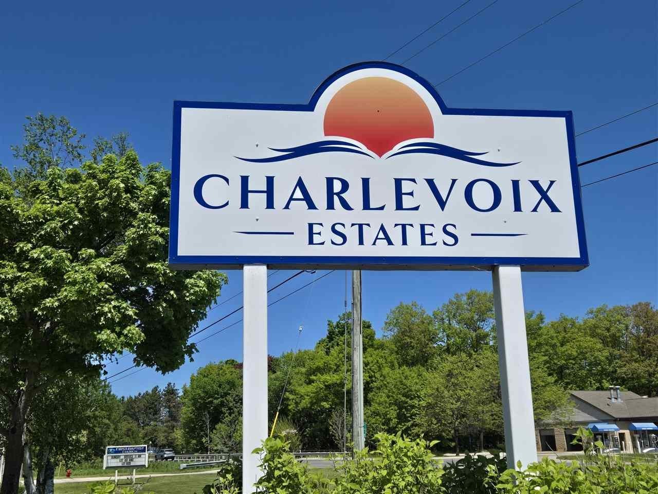 Single Family 3BR 2BA - 06685 M66, Charlevoix, MI
