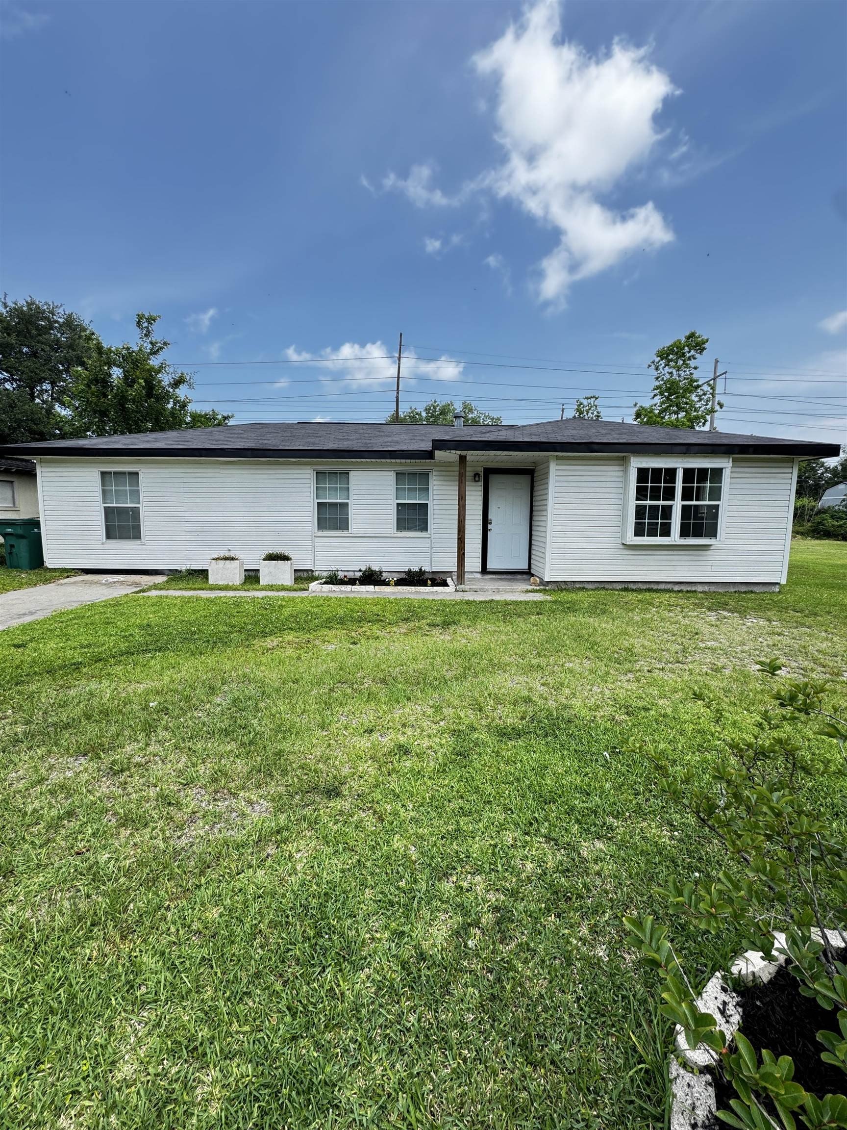 Single Family 3BR 1BA - 3750 Ridgemont, Orange, TX