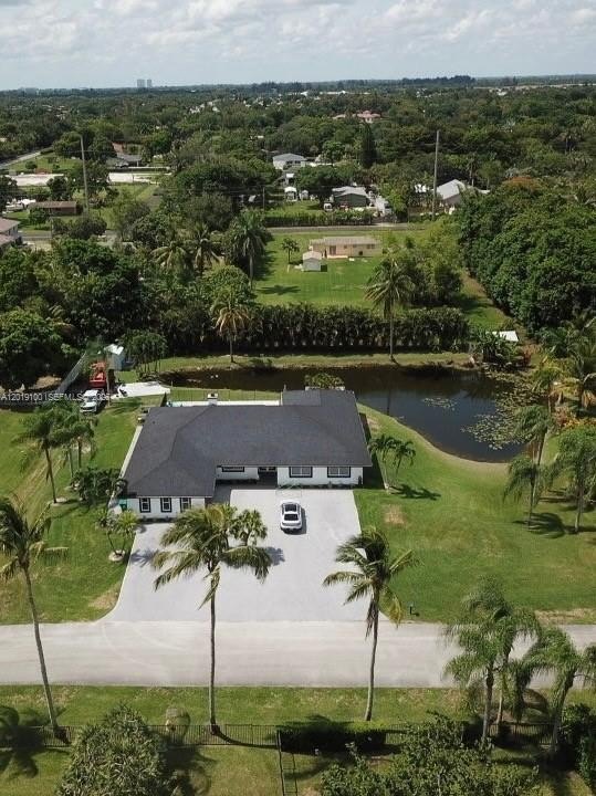 Single Family 4BR 4BA - 11701 SW 21st Ct, Davie, FL