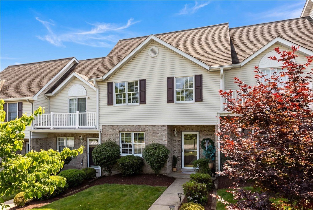 Single Family 3BR 3BA - 110 Longvue Dr, White Oak, PA