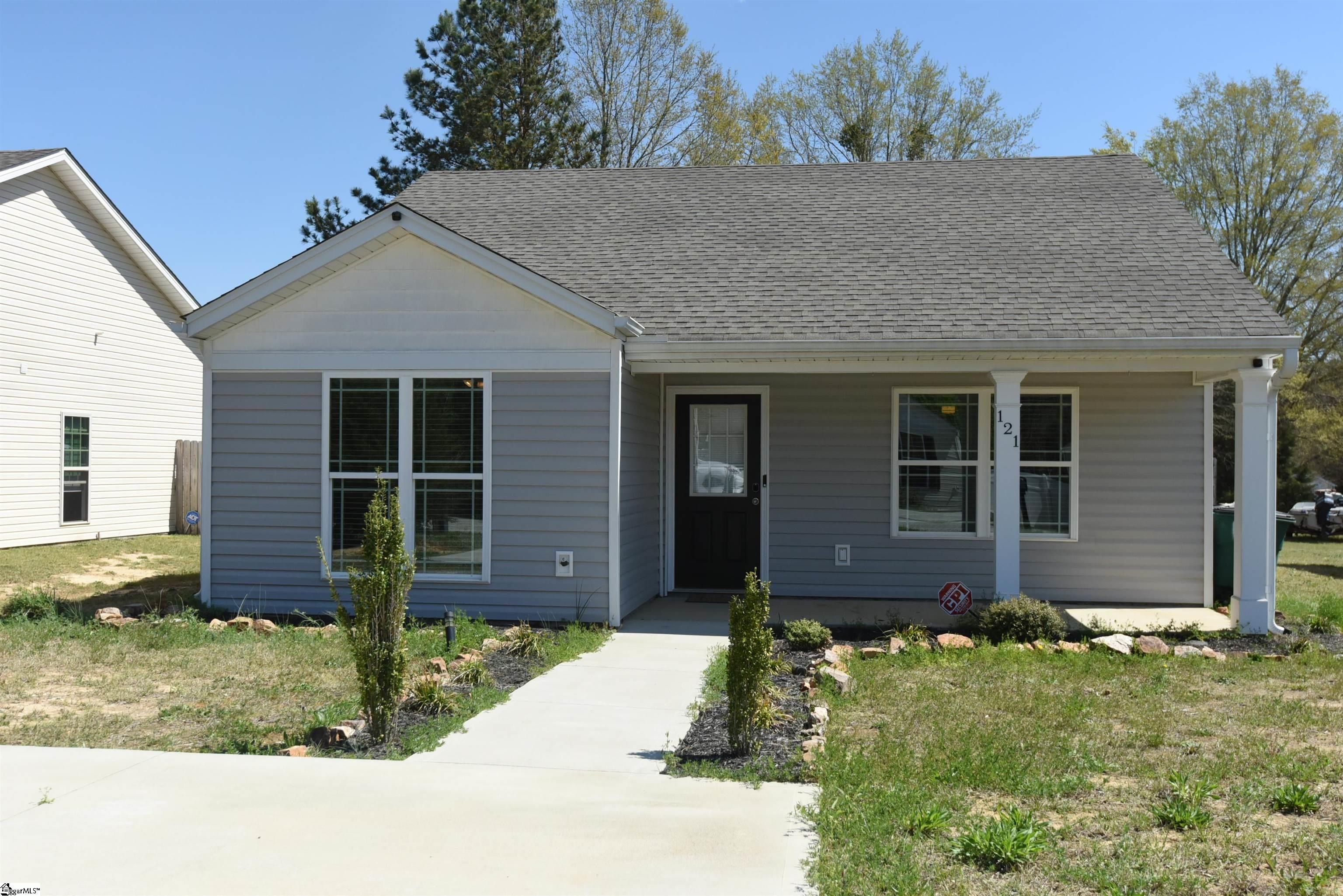 Single Family 2BR 2BA - 121 Colleton Lane, Clinton, SC