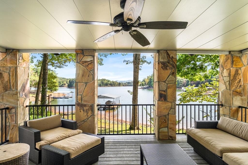 Single Family 3BR 4BA - 1370 Heathers Cove Circle, Hiawassee, GA
