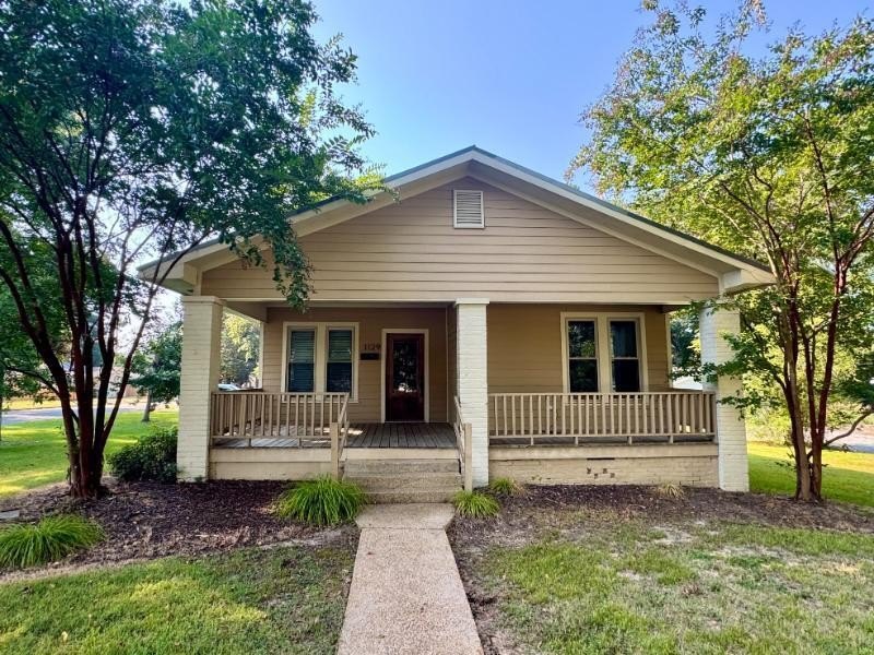 Single Family 2BR 2BA - 1129 W Jackson St., Tupelo, MS