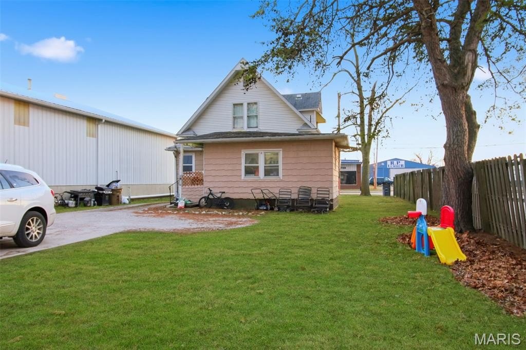Single Family 3BR 2BA - 712 W Main Street, Carlinville, IL