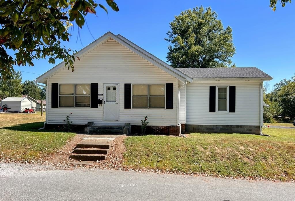 Single Family 2BR 1BA - 700  Church Street, Providence, KY