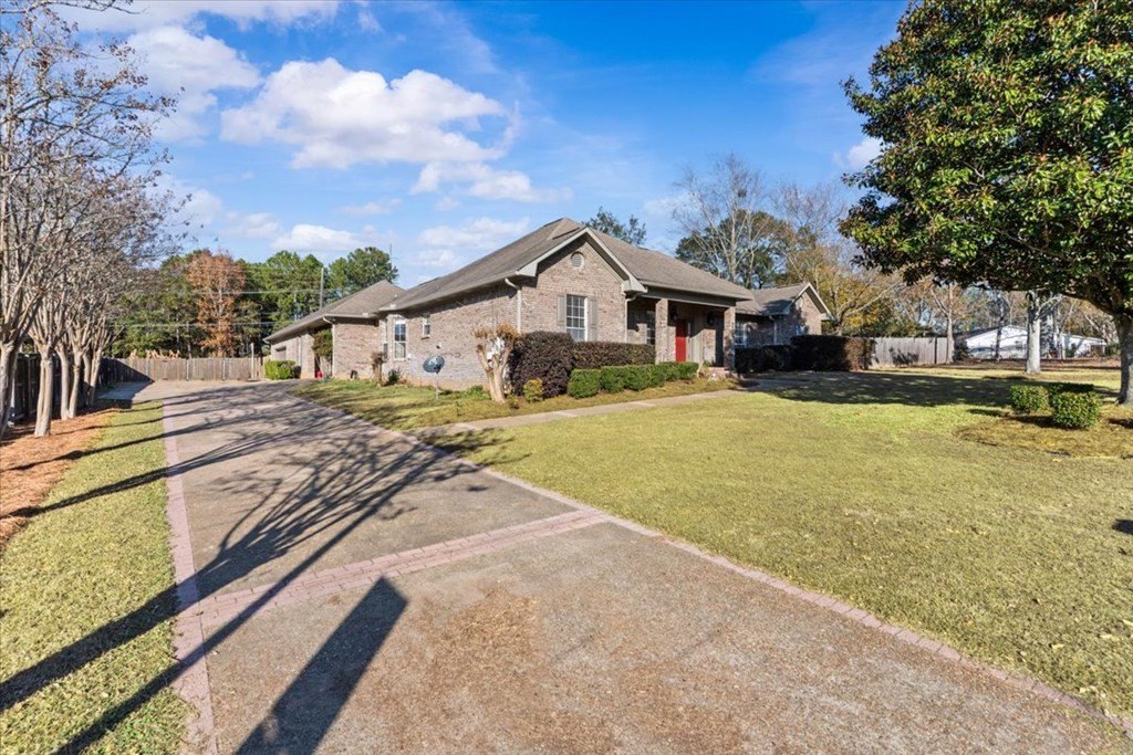 Single Family 4BR 3BA - 3649 Oak Ridge Lane, Dothan, AL