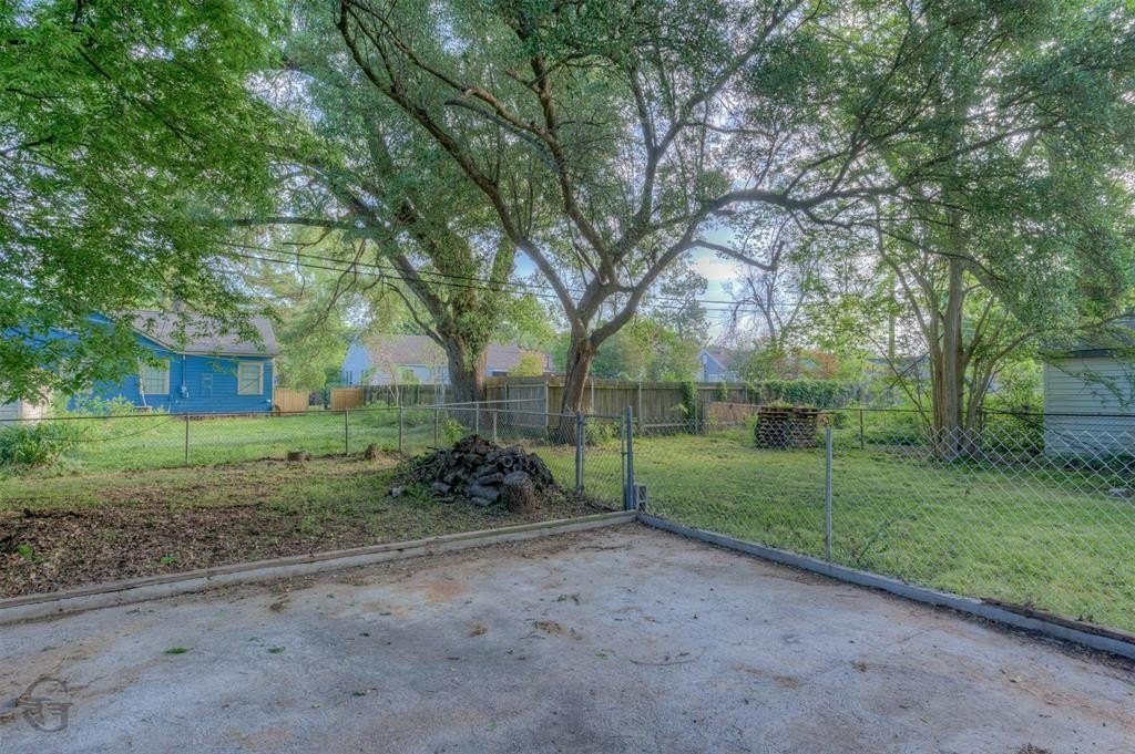 Single Family 3BR 2BA - 250 E Fairview Street, Shreveport, LA