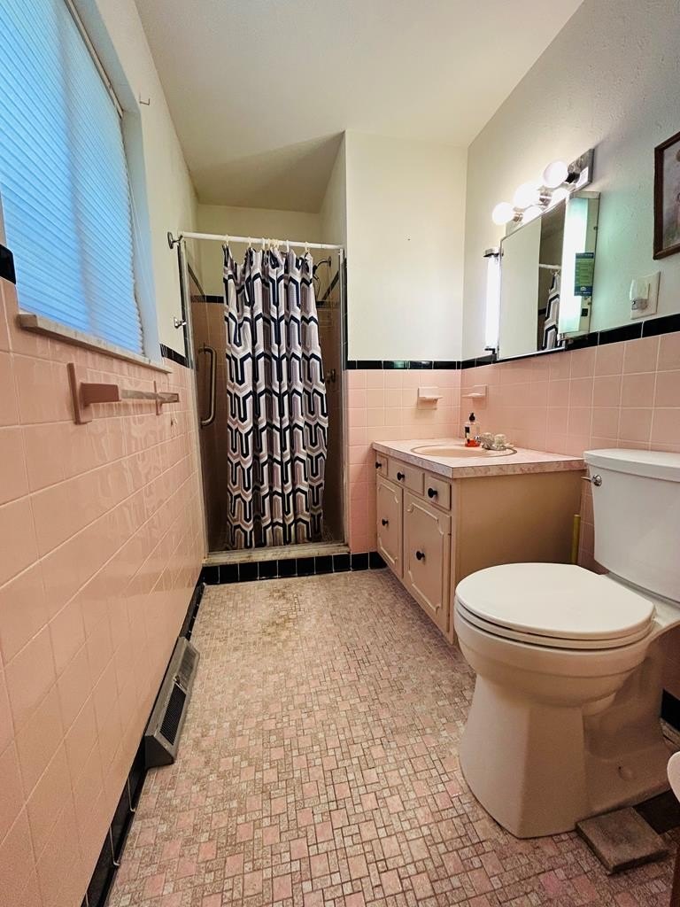 Single Family 3BR 2BA - 105 Olympia Drive, BECKLEY, WV