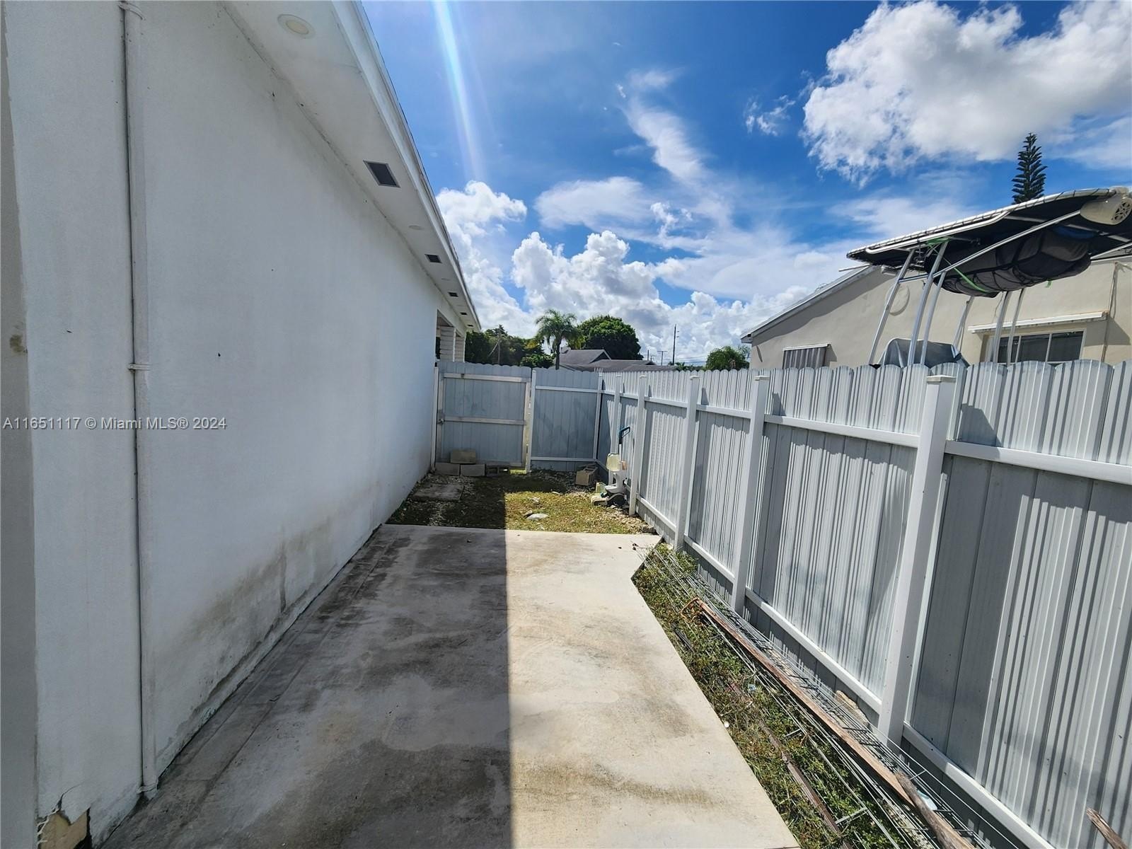 Single Family 4BR 2BA - 1025 NE 13th Ave, Homestead, FL