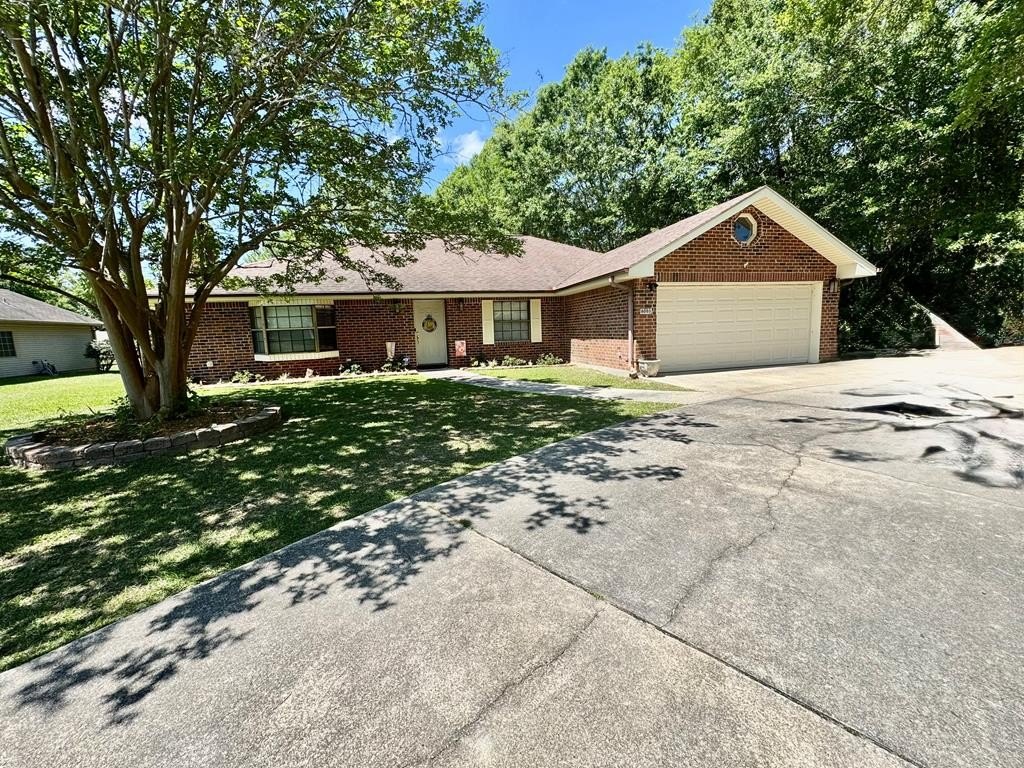 Single Family 3BR 2BA - 8003 Fishhook Lane, Picayune, MS
