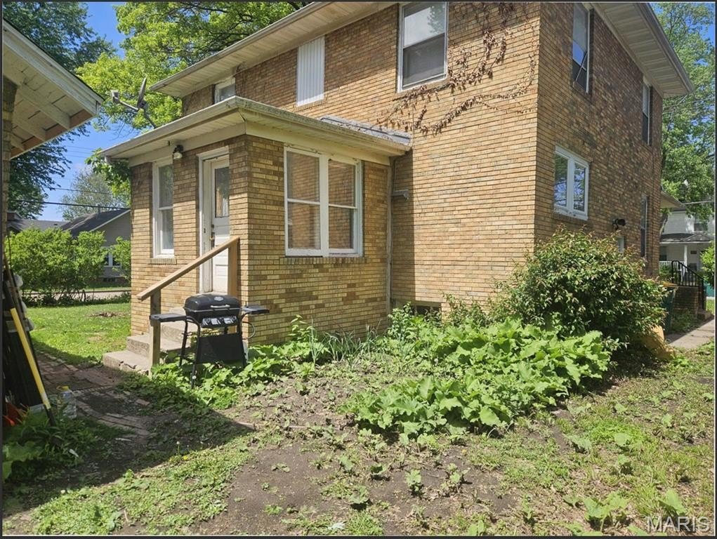 Single Family 5BR 2BA - 339 Pierce Street, Macomb, IL