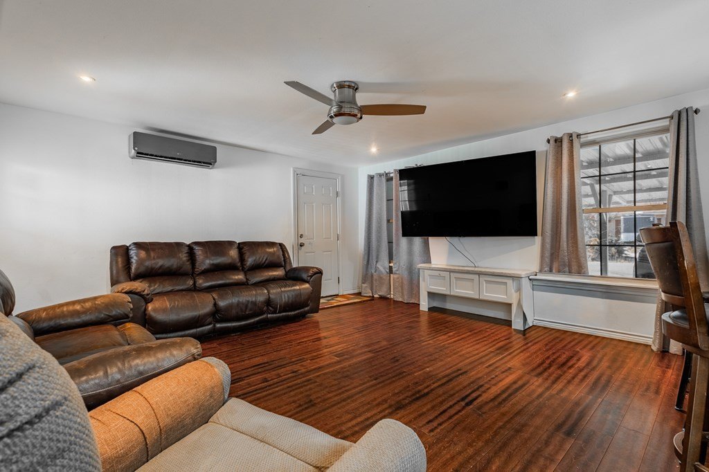 1206 Kennor Dr  