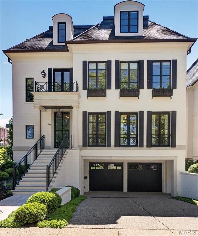 Single Family 4BR 7BA - 136 N Brentwood Boulevard, Clayton, MO