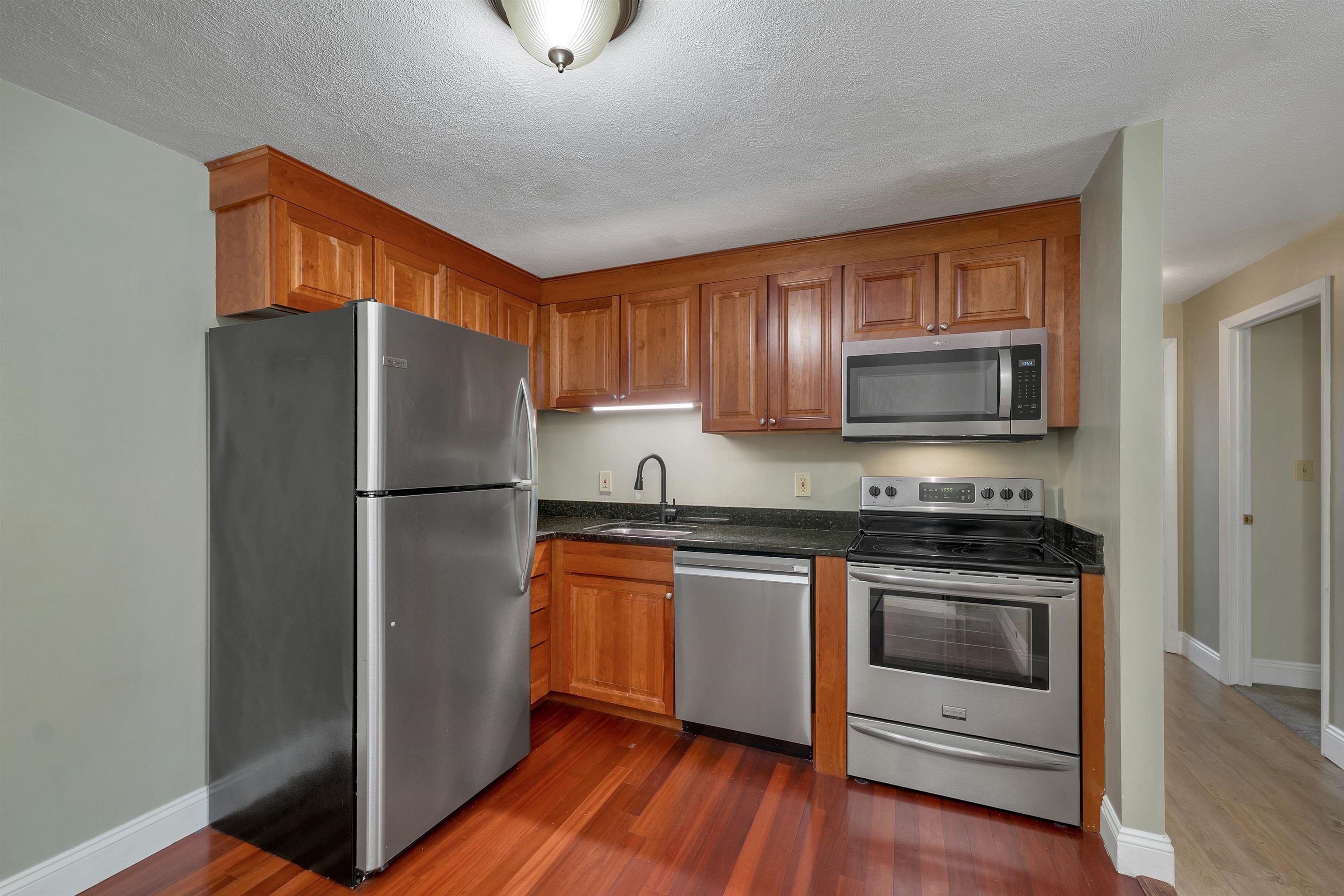 Condo 2BR 1BA - 31 Andrew Street, Manchester, NH