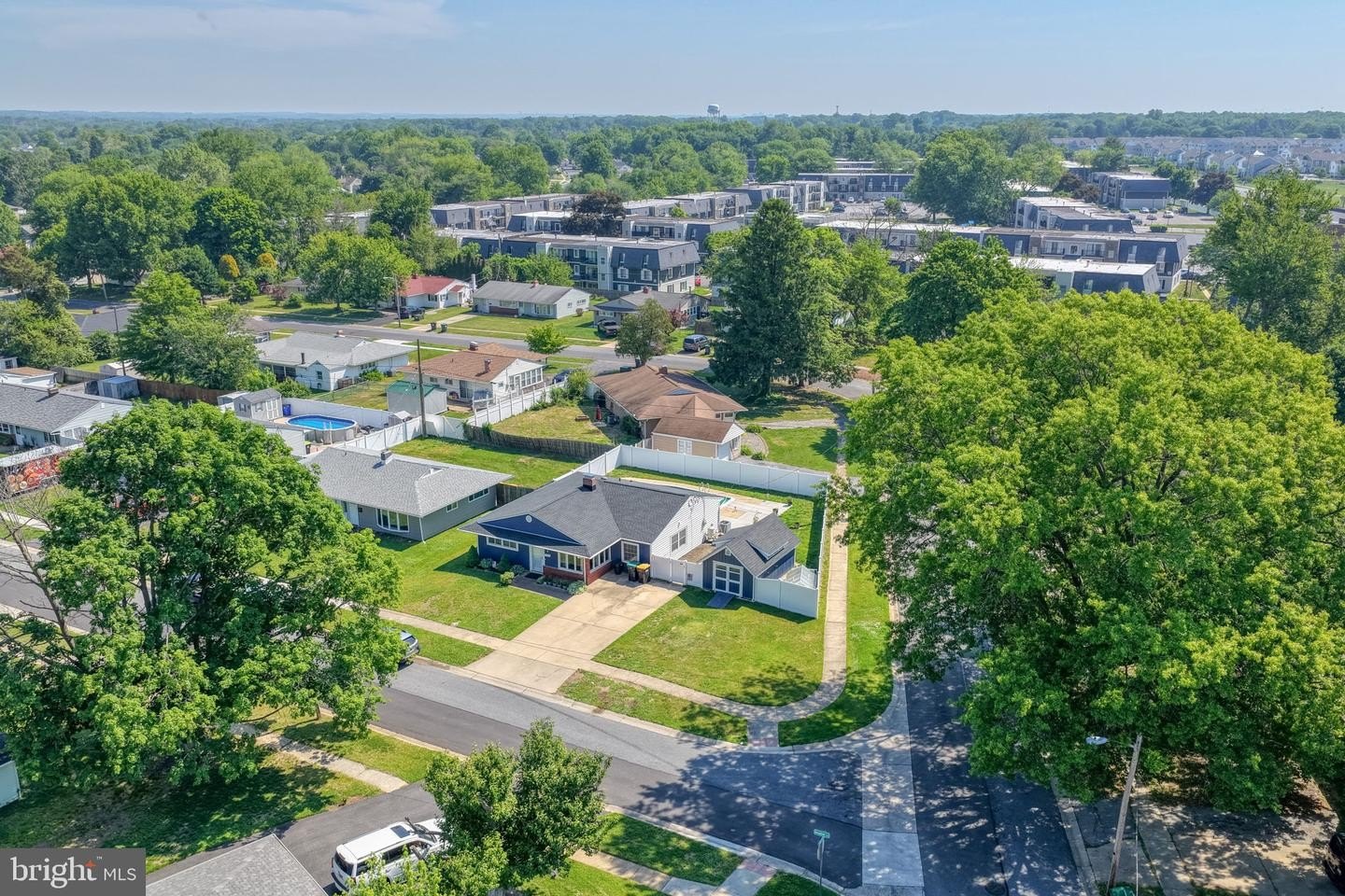 Single Family 4BR 1BA - 2 MEADOW LN, NEWARK, DE