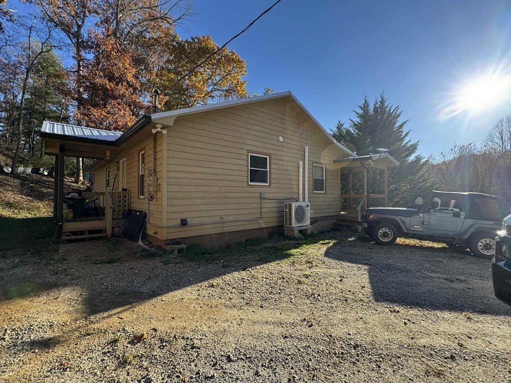 Single Family 2BR 2BA - 630 Fox Hollow Cir, Otto, NC