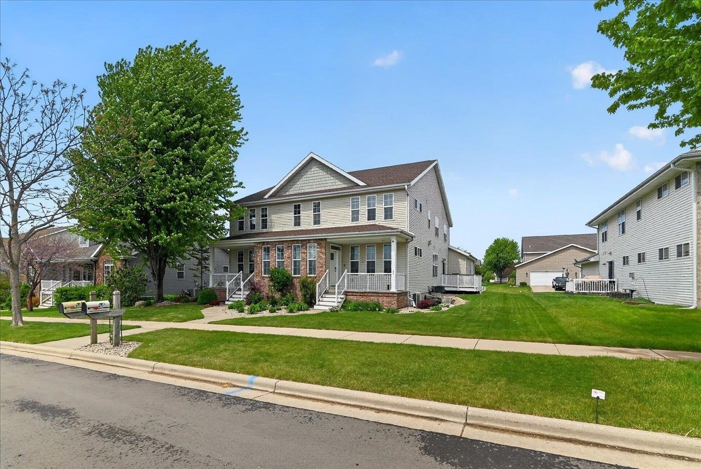 Single Family 3BR 4BA - 5220 Sassafrass Drive, Fitchburg, WI