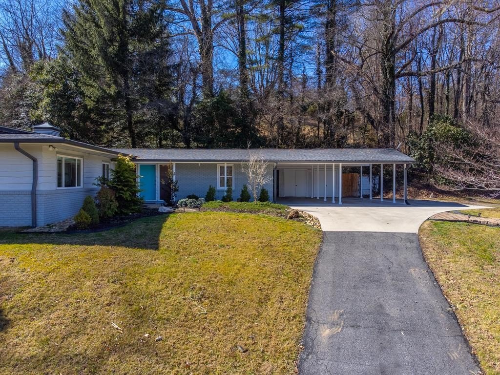 Single Family 4BR 3BA - 240 N Country Club Dr, Cullowhee, NC