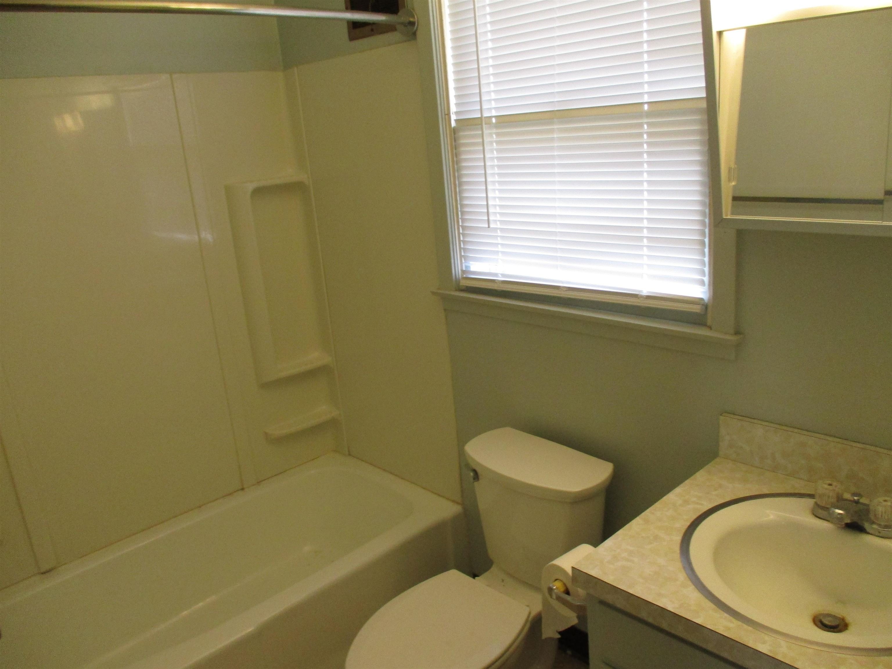 Single Family 2BR 2BA - 719 E Bluff Street, Cherokee, IA