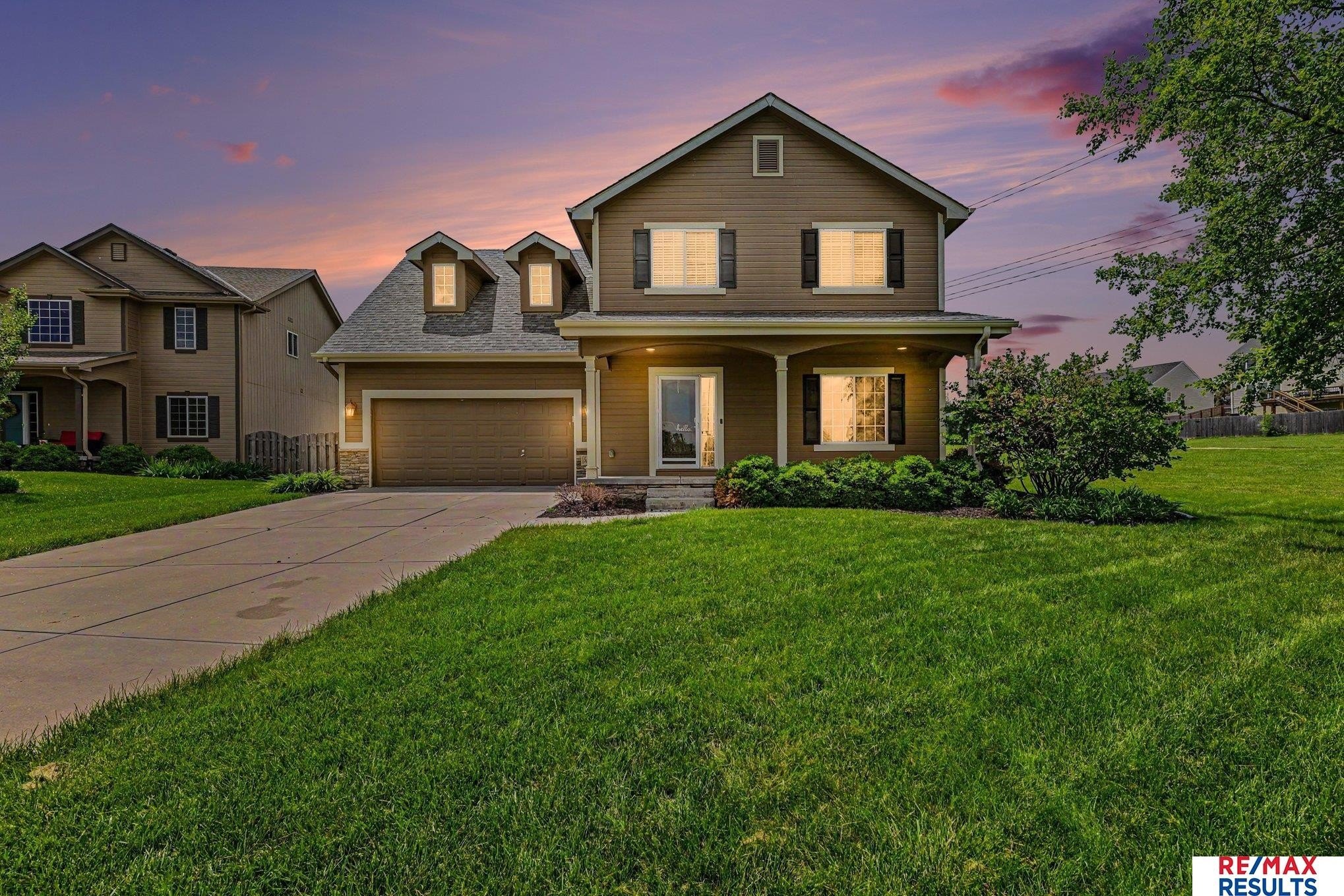 Single Family 5BR 4BA - 11171 Prospect Street, Papillion, NE