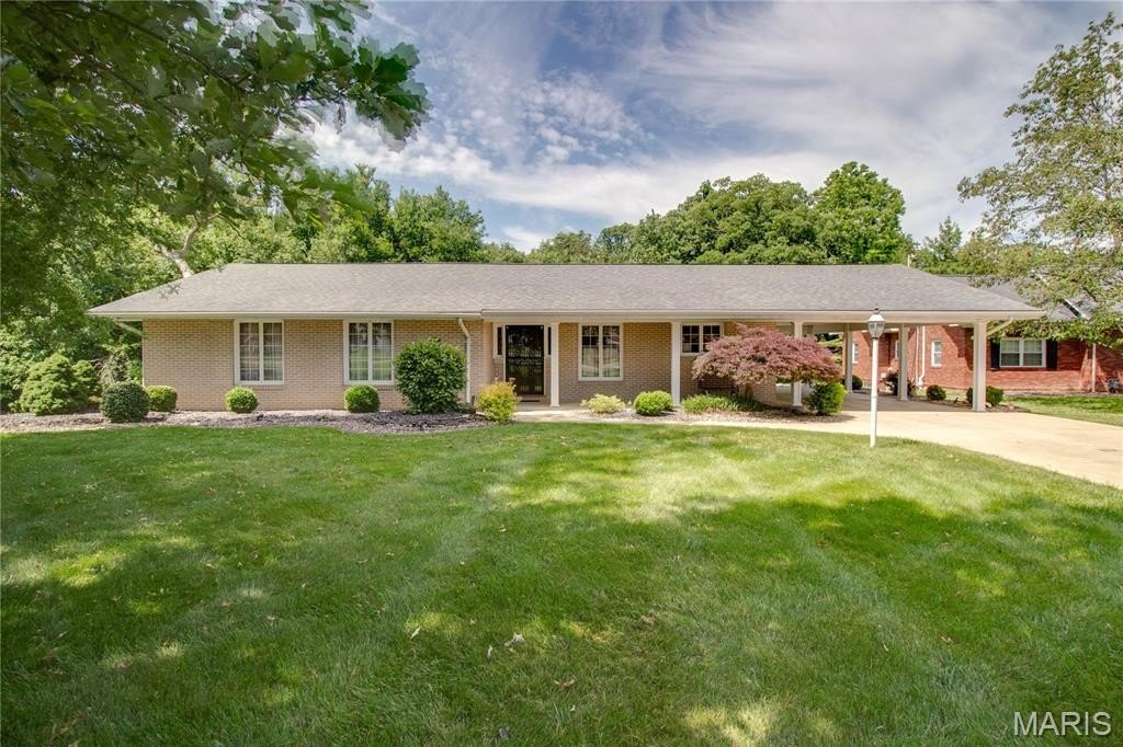 Single Family 3BR 3BA - 36 Oakwood Place, Jerseyville, IL
