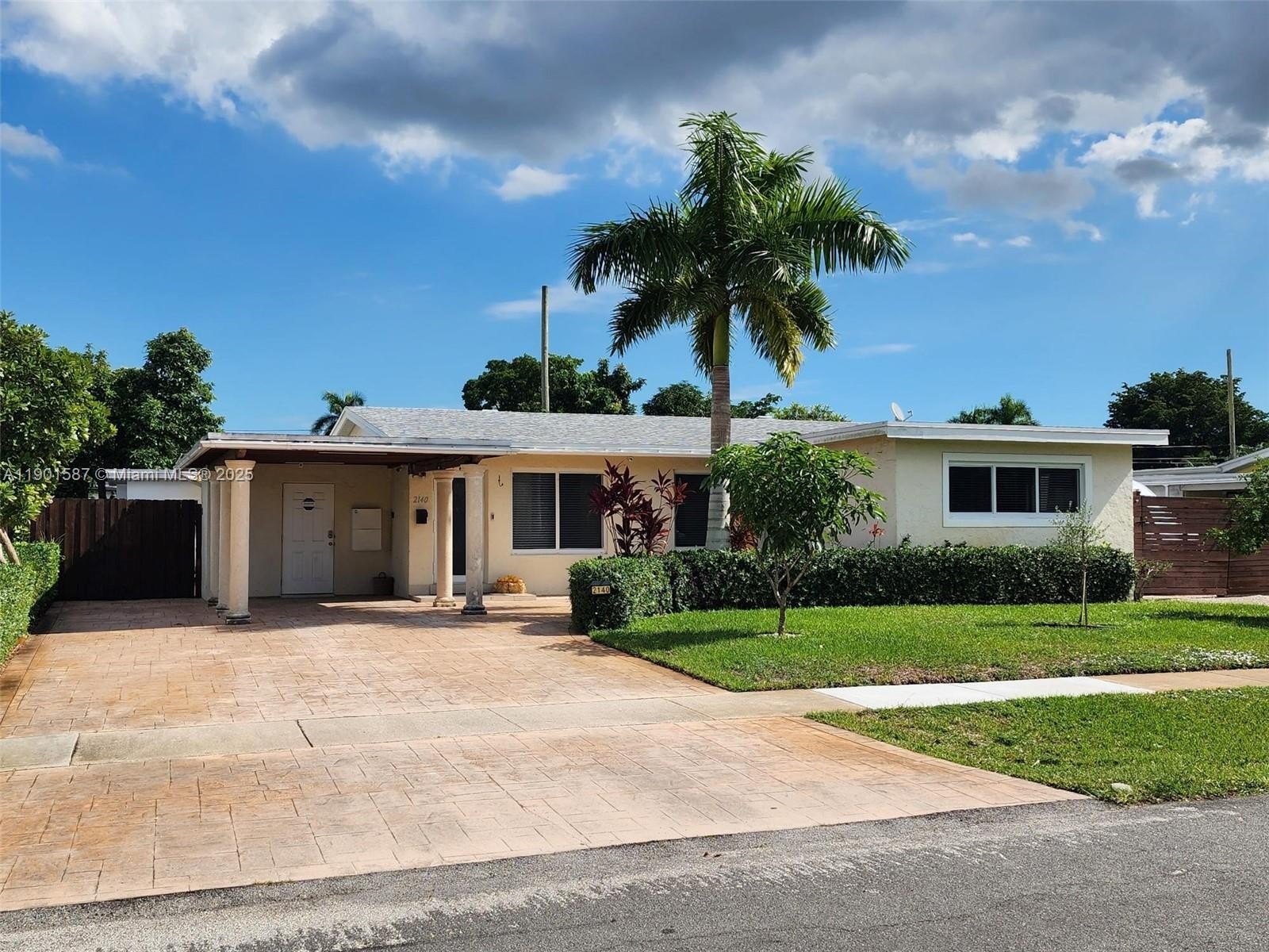 Single Family 3BR 3BA - 2140 SW 36th Ave, Fort Lauderdale, FL