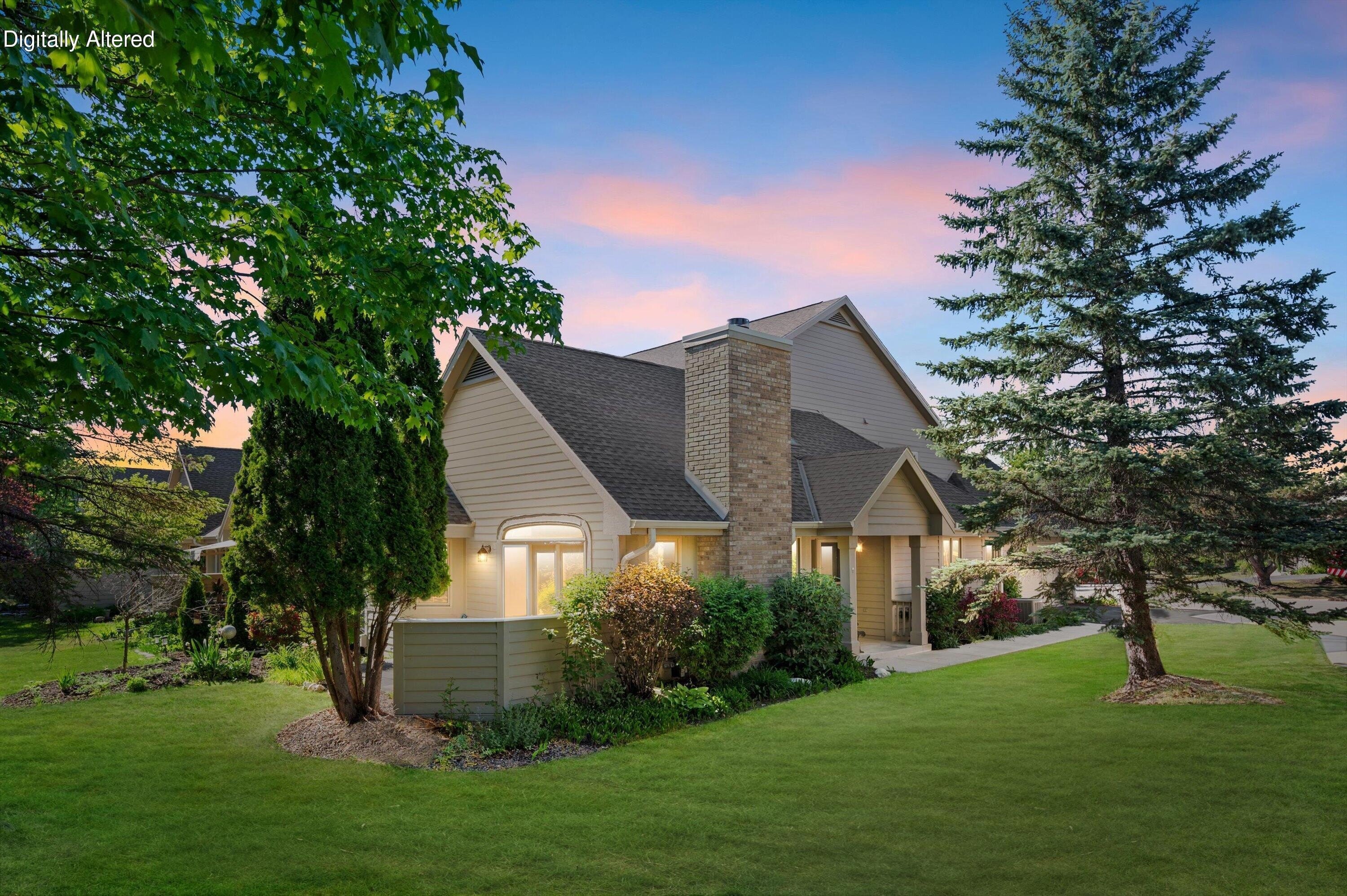 Condo 2BR 4BA - N21w24327 Cumberland Dr, Pewaukee, WI