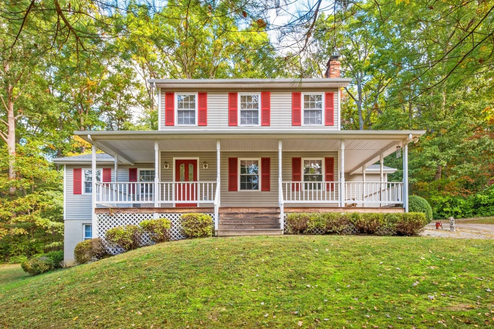 Single Family 4BR 4BA - 953 Fleming Park Rd, Mount Jackson, VA