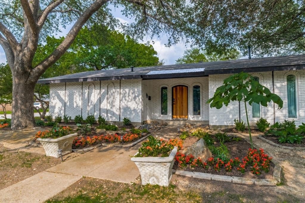 Single Family 3BR 2BA - 9038 Flicker Lane, Dallas, TX