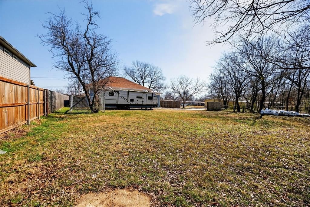 Single Family 3BR 3BA - 2200 N Hickory Street, Sherman, TX