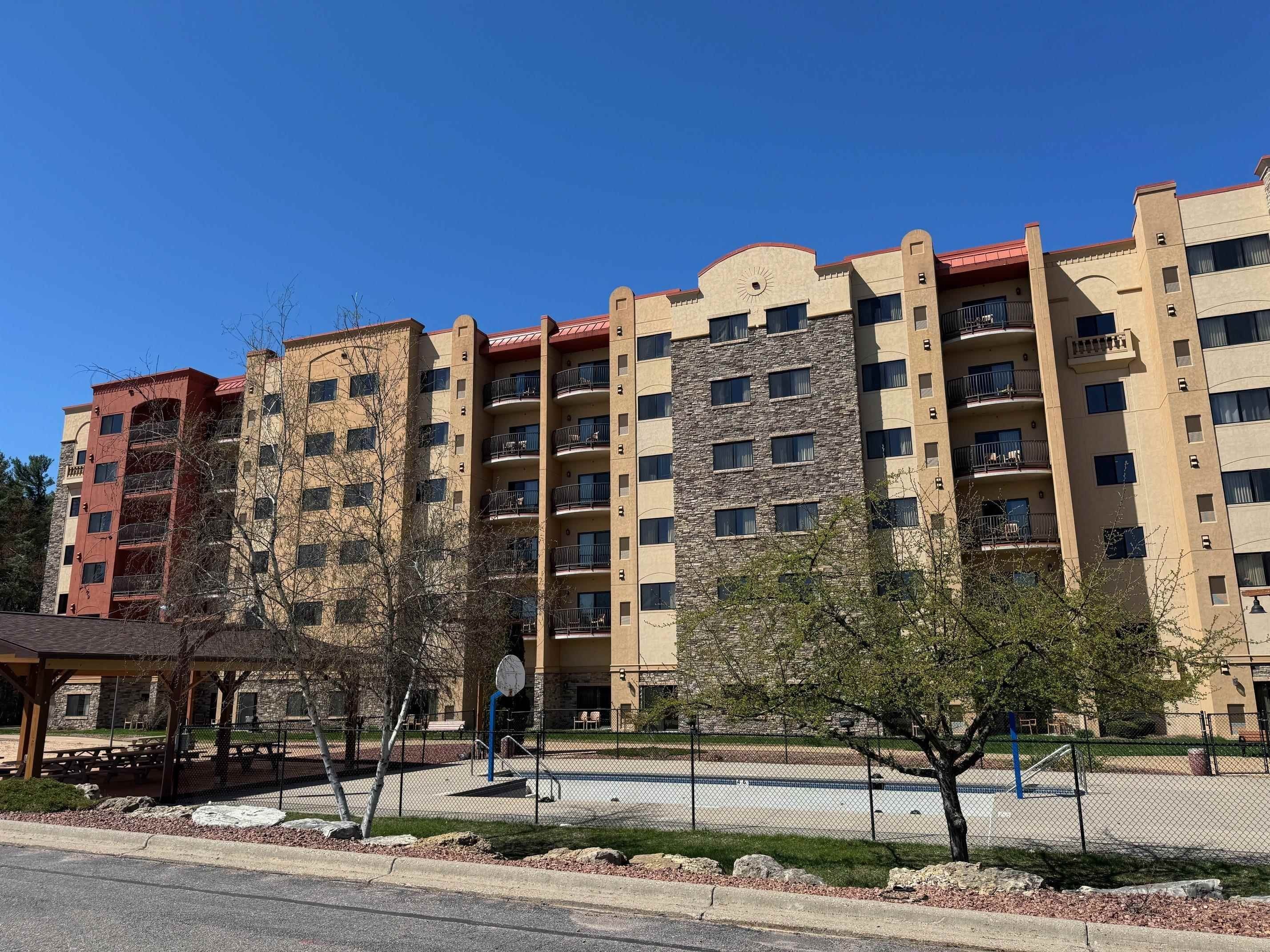 Condo 3BR 3BA - 2411 RIVER Road, Wisconsin Dells, WI