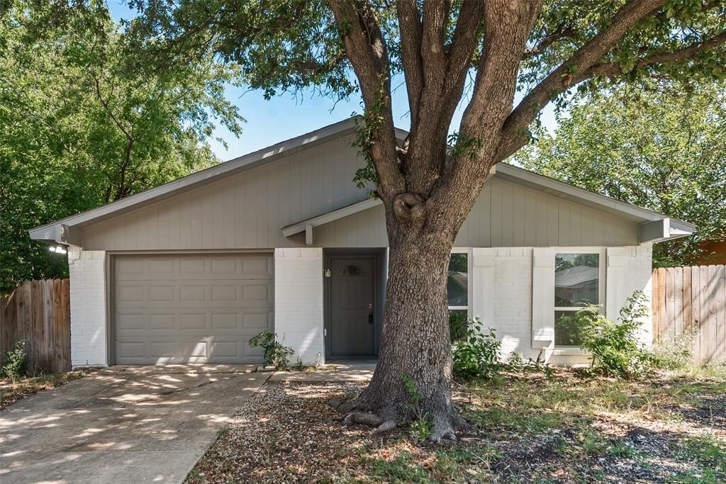 Single Family 3BR 2BA - 2103 Highbury Road, Carrollton, TX
