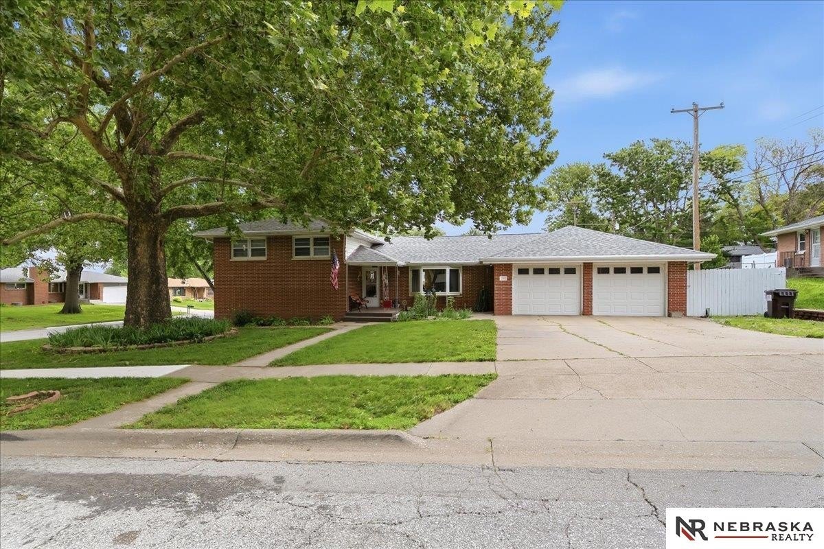 Single Family 4BR 2BA - 310 Dale Drive, Lincoln, NE