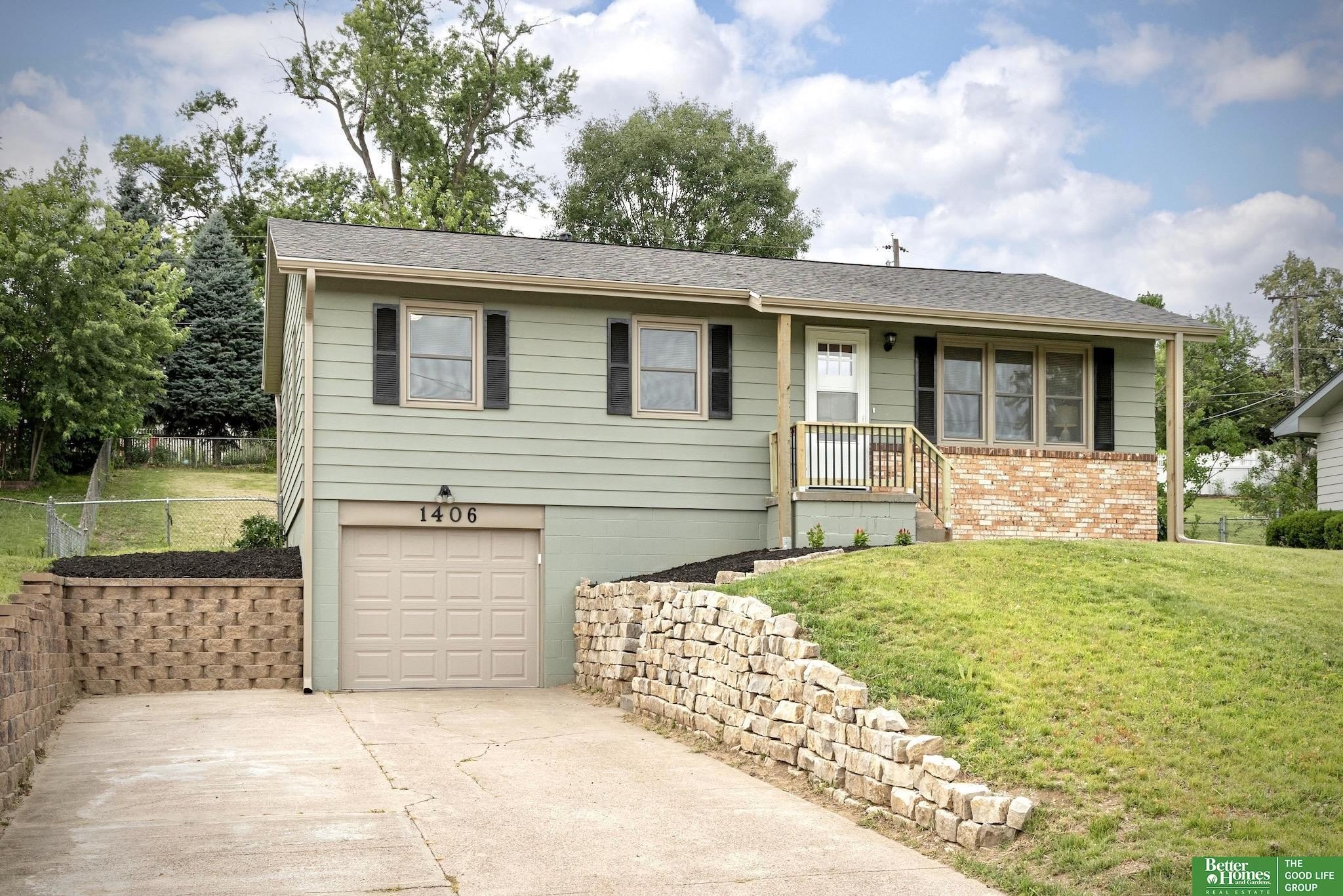 Single Family 4BR 2BA - 1406 Betz Road, Bellevue, NE