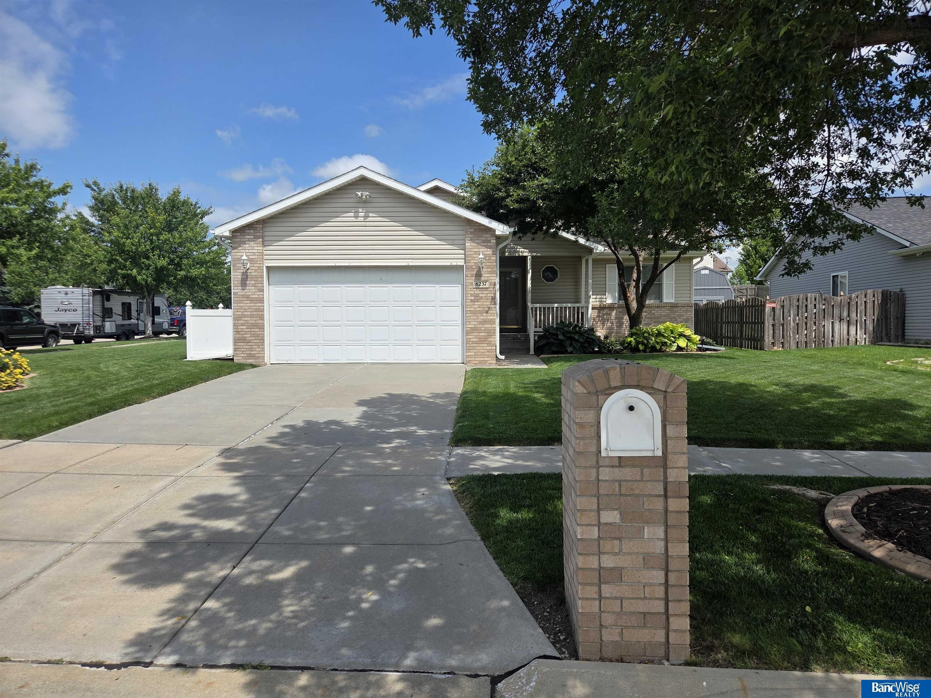 Single Family 2BR 2BA - 6237 Cornflower Drive, Lincoln, NE
