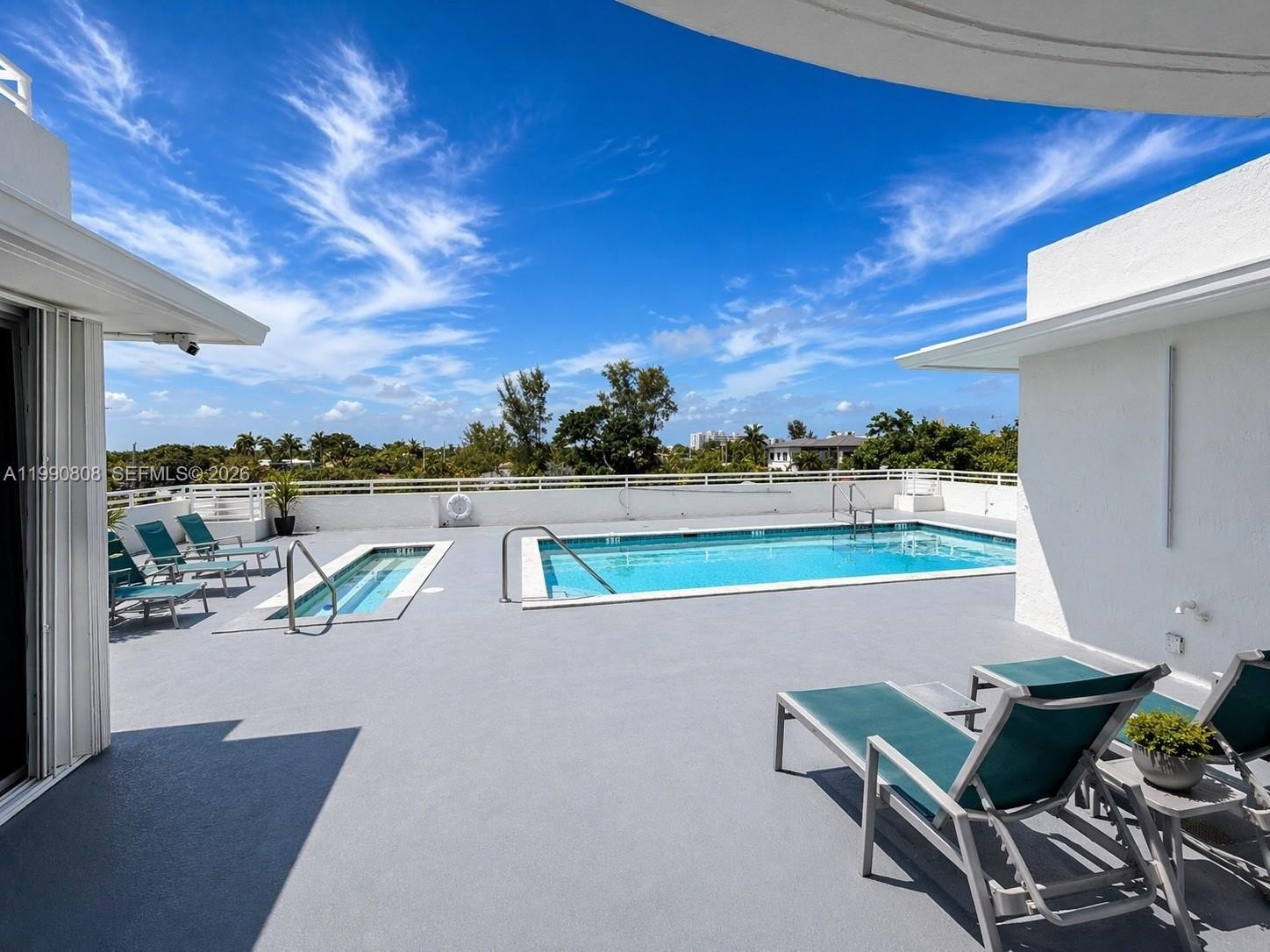 Condo 1BR 2BA - 9156 Collins Ave, Surfside, FL
