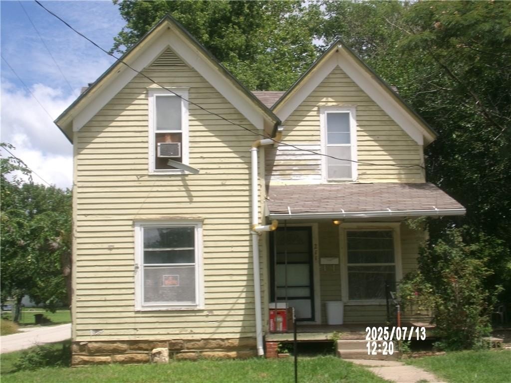 211 W Madison St  