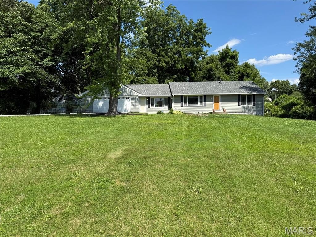 Single Family 3BR 1BA - 1910 Oak Tree St, St Peters, MO