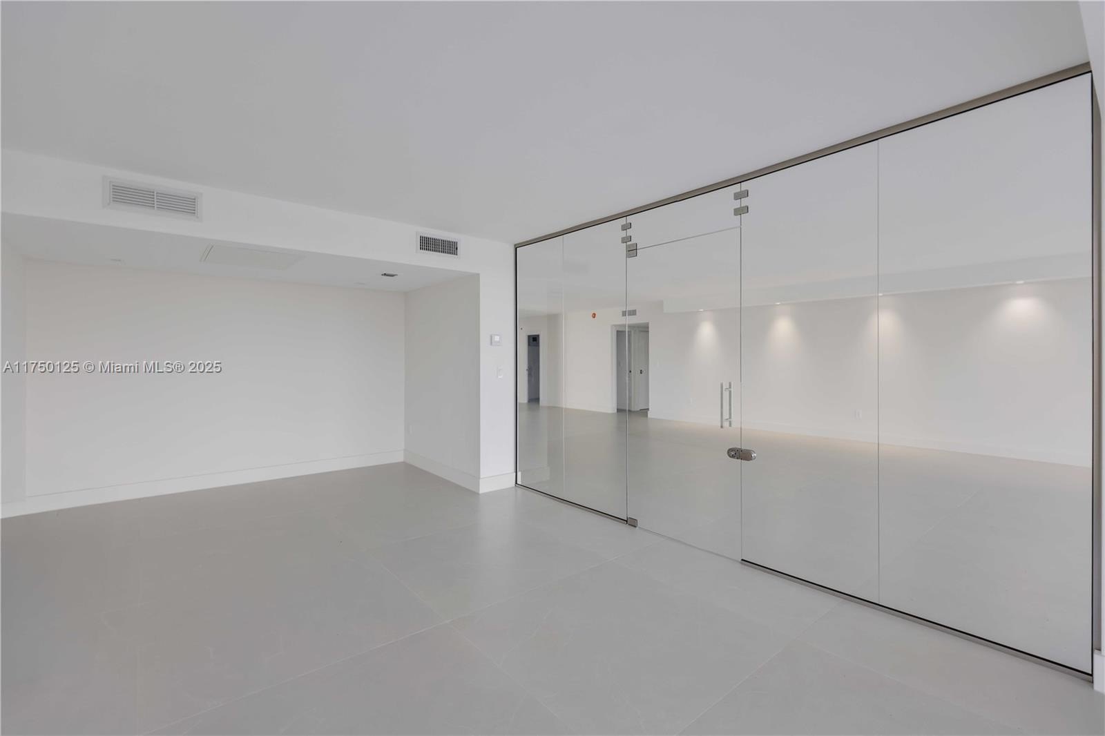 Condo 3BR 4BA - 5500 Collins Ave, Miami Beach, FL